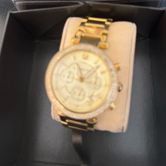 Michael kors gold bezel woman’s watch - Picture 3 of 5